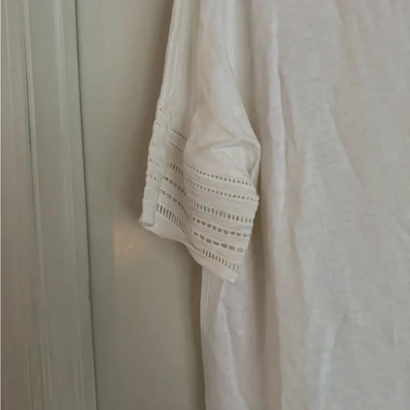 NWT Chico’s Women’s Linen Cut Out Sleeve Tee - Picture 2 of 10